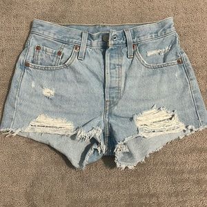 Super cute Levis shorts! If you like a shorter short style then these are great!